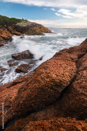 wave crashing into rocks on Broughton Island