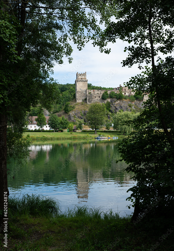 Wachaudurchblick zur Ruine Weitenegg