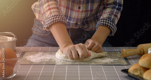 Fotografi Artisan bread working with dough