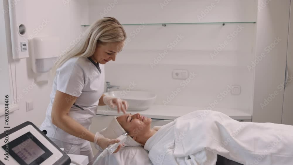 Problem areas, LPG massage, massage procedure. In clinic, vacuum body massage, problems areas slimming, suitable equipment for body care professional, lpg massage procedure, anti-cellulite Problem areas, LPG massage, massage procedure. In clinic, vacuum body massage, problems areas slimming, suitable equipment for body care professional, lpg massage procedure, anti-cellulite