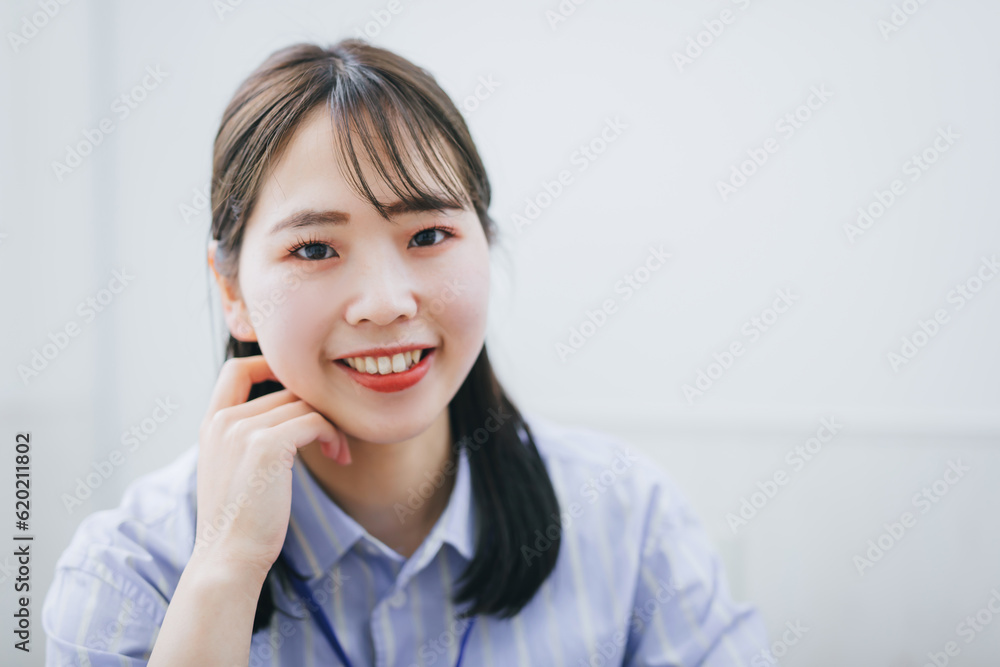 portrait of a smiling businesswoman 笑顔で仕事するビジネスウーマン portrait of a smiling businesswoman 笑顔で仕事するビジネスウーマン