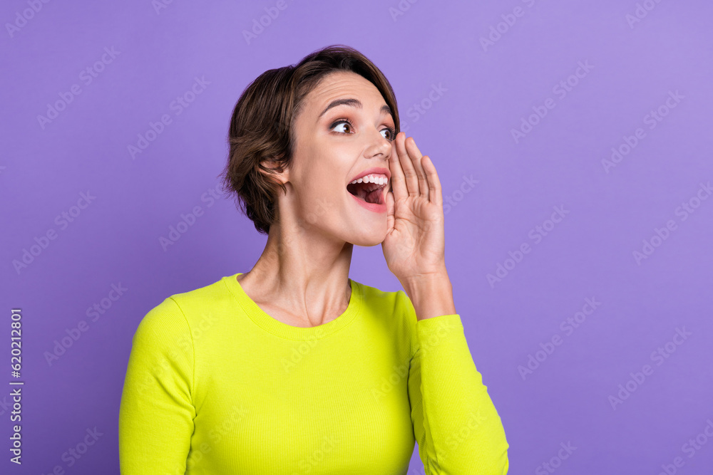 Photo of attractive woman bob hair stylish yellow crop top hand cheek screaming rumor message announce isolated on purple color background Photo of attractive woman bob hair stylish yellow crop top hand cheek screaming rumor message announce isolated on purple color background
