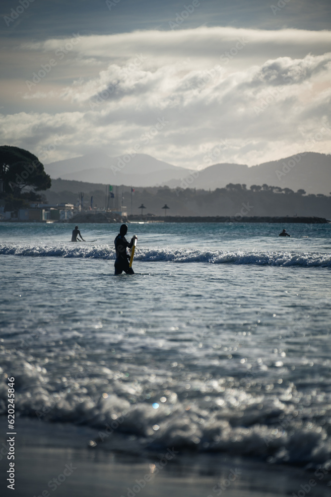 Naklejka premium surfer on the sea