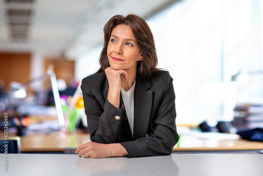 Φωτογραφία Mid aged businesswoman wearing business casual and sitting at the office