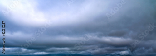 Stormy sky with low cloud cover after rain shot at 14 mm focal length © Michael O'Laughlin