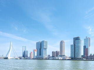 Fototapete Erasmusbrücke Kop van Zuid Hafenviertel Rotterdam  © HollandPhotostock.nl