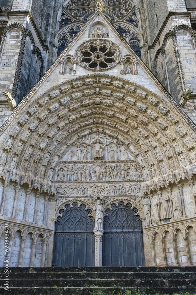 Obraz premium Bourges, medieval city in France, the Saint-Etienne cathedral, main entry with saints statues 