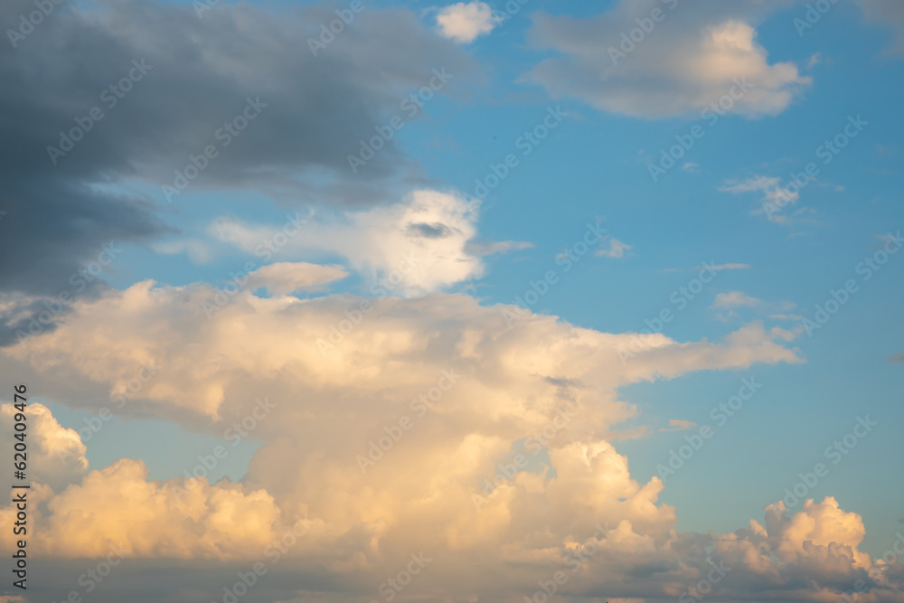夏の夕暮れ　clouds and sun