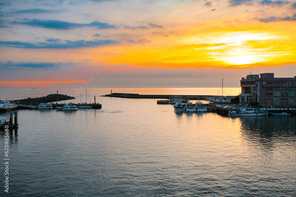 Obraz premium SUNSET VIEW OF TAMSUI FISHERMAN'S WHARF IN NEW TAIPEI CITY ,TAIWAN.