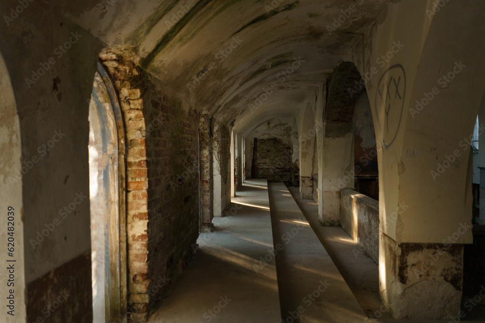 Obraz premium Abandoned old church. Ruins, monument, landmark. Ruined antiquity. Catholicism