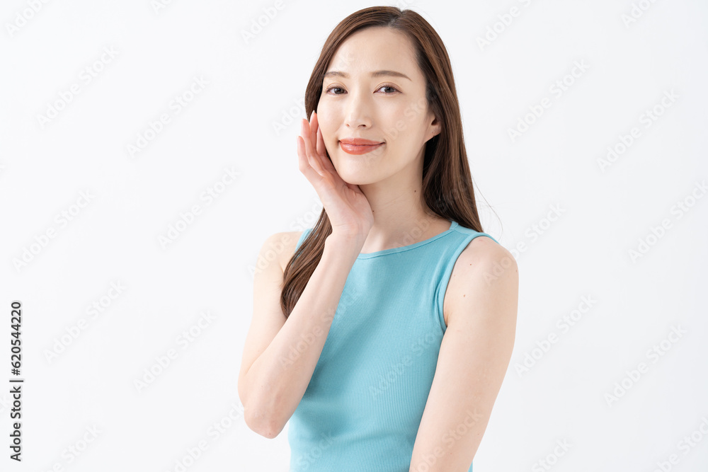 肌に触れる日本人女性 肌に触れる日本人女性