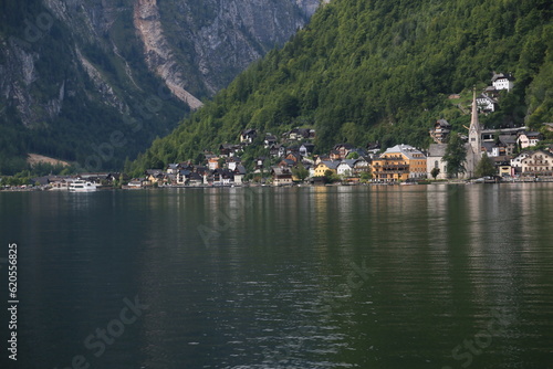 Photo of a lakeside village surrounded by nature, Austria © Foto