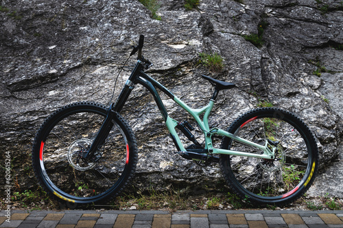 Konstfotografi mountain bike for downhill and other types of skiing in the mountains and mountainous areas