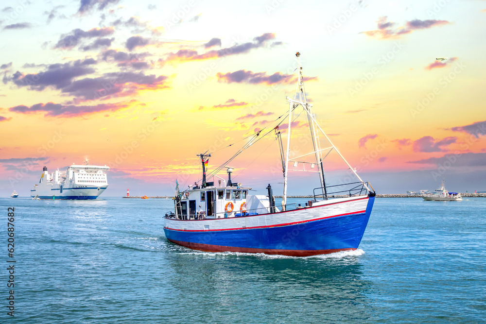 Fischkutter, Warnemünde, Deutschland 