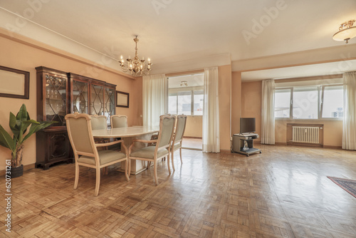 Fototapeta Naklejka Na Ścianę i Meble -  A spacious semi-empty living room with a dining table
