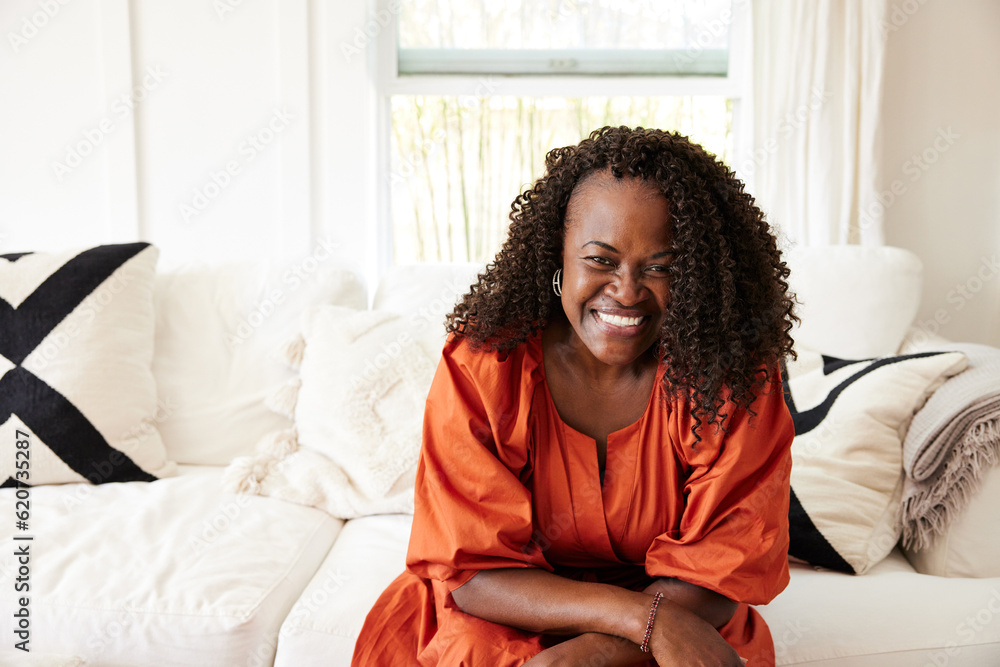 © Trinette Reed/Stocksy - Portrait of confident happy mature Black woman in living room home © Trinette Reed/Stocksy - Portrait of confident happy mature Black woman in living room home
