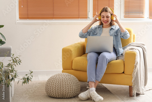 Young woman with headphones...