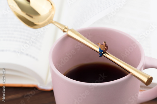 Readers on mini creative Coffee cup