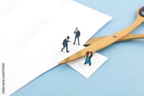 Micro creative enterprises lay off redundant employees