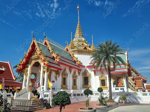 temple Ubosot  Wihan Luang Pu Rung  Tha Krabue Temple  Samut Sakhon Province to pay homage to the sacred Translation  message in front of the temple  Do not burn incense or candles inside the temple. 