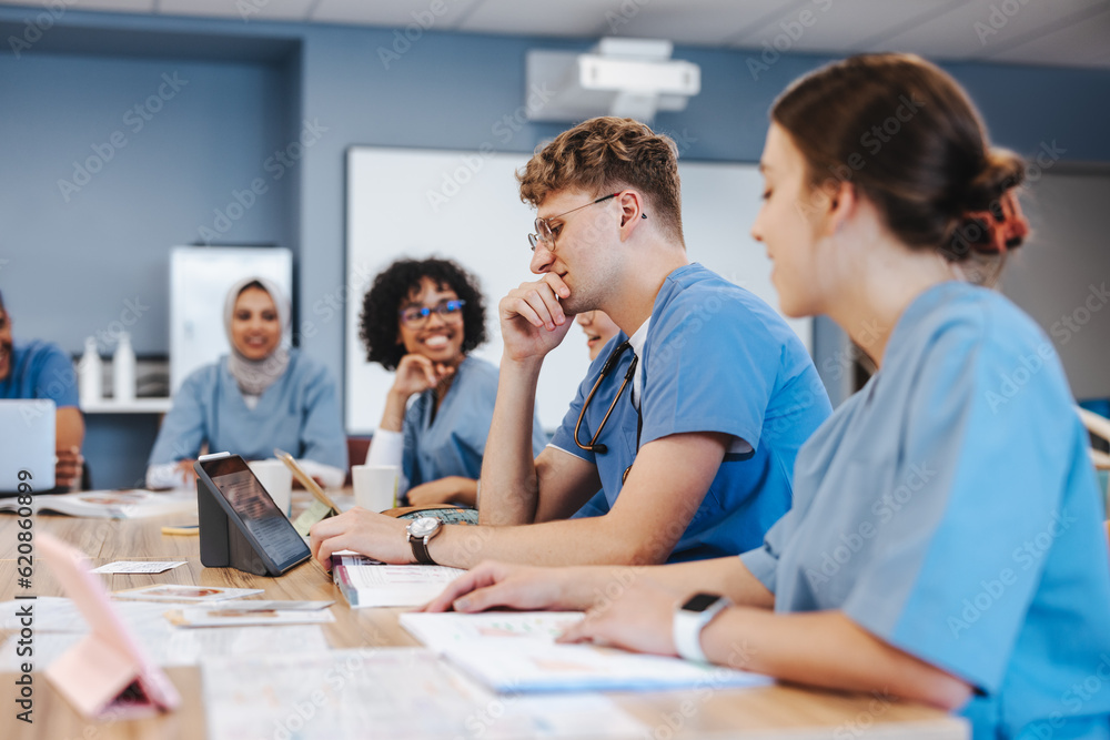Medical group discussion: Students preparing for an exam in a clinical training ward