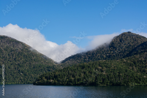 夏の青空と湖　然別湖  © kinpouge