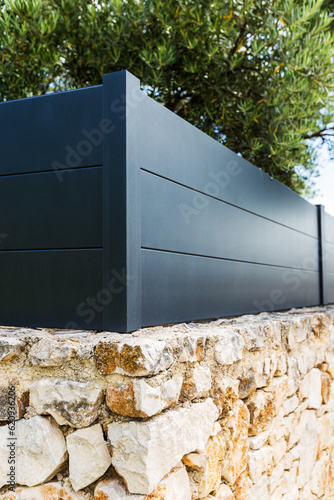 Modèle de clôture en aluminium gris anthracite 