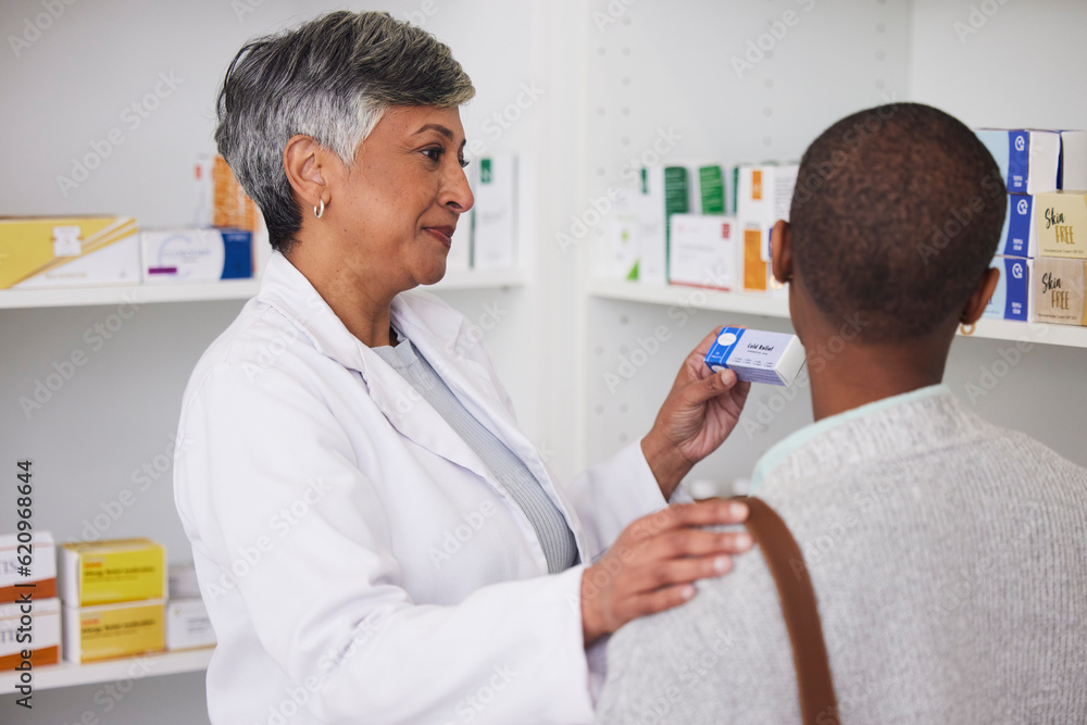 Obraz premium Woman, pharmacist and helping customer with medicine info, healthcare services and product advice. Pharmacy, consulting and medical support in retail store, pharmaceutical shop or drugstore for pills