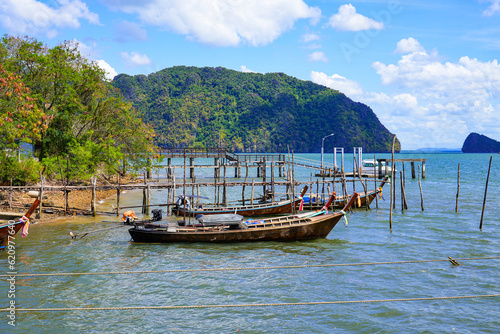 Longtail boats moored next to the Hua Hin Pier of Ko Lanta Noi, where cars board the ferry to Ko Lanta Yai in the Krabi Province of Thailand © Alexandre ROSA