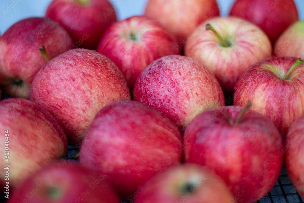 red apples red apples