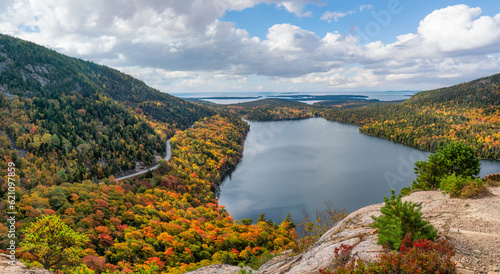Obraz na plátně Autumn colors from Bubbles Trail in Acadia National Park - Maine