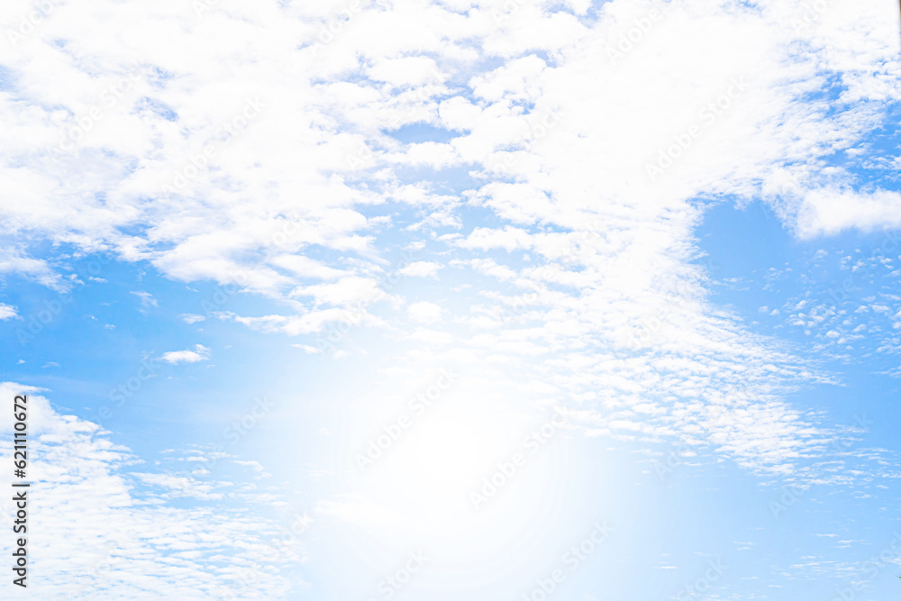 Obraz premium The sky has the light of the sun, the sky is blue, there are small and large clouds alternating and moving slowly, with the sunlight passing, creating a miraculous abstract shape, a hot day. Phuket 