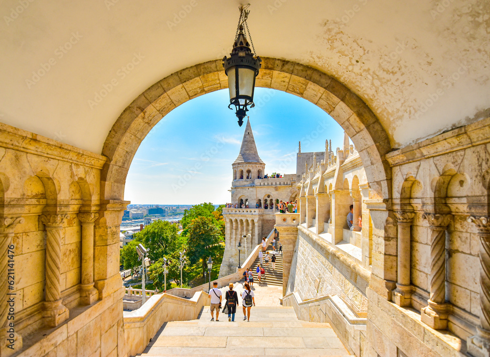 Φωτογραφία View of north gate of the old Fisherman's Bastion, a popular tourist attraction in Budapest