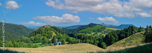 vue panoramique sur les monts d' Auvergne