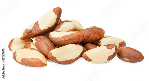 Foto heap of brazil nuts on a white isolated background