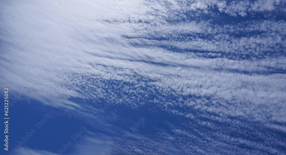 Obraz premium the clouds spread like a wave