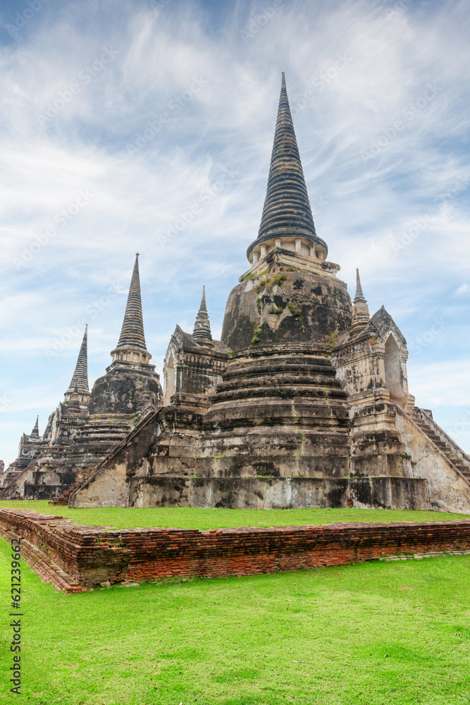 Fototapeta premium Awesome stupas (Chedis) of Wat Phra Si Sanphet in Ayutthaya