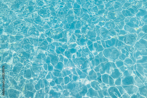 Photo Blue ripped sea water as swimming pool