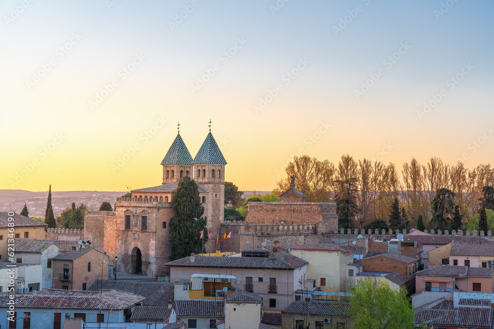 Naklejka premium Toledo Skyline at sunset with Puerta de Bisagra Nueva Gate - Toledo, Spain