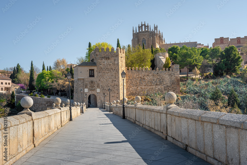 Obraz premium San Martin Bridge and Monastery of San Juan de los Reyes - Toledo, Spain