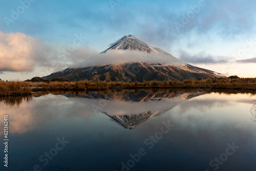 Konstfotografi Mount Egmont, also called Mt Taranaki on the north Island of New Zealand during