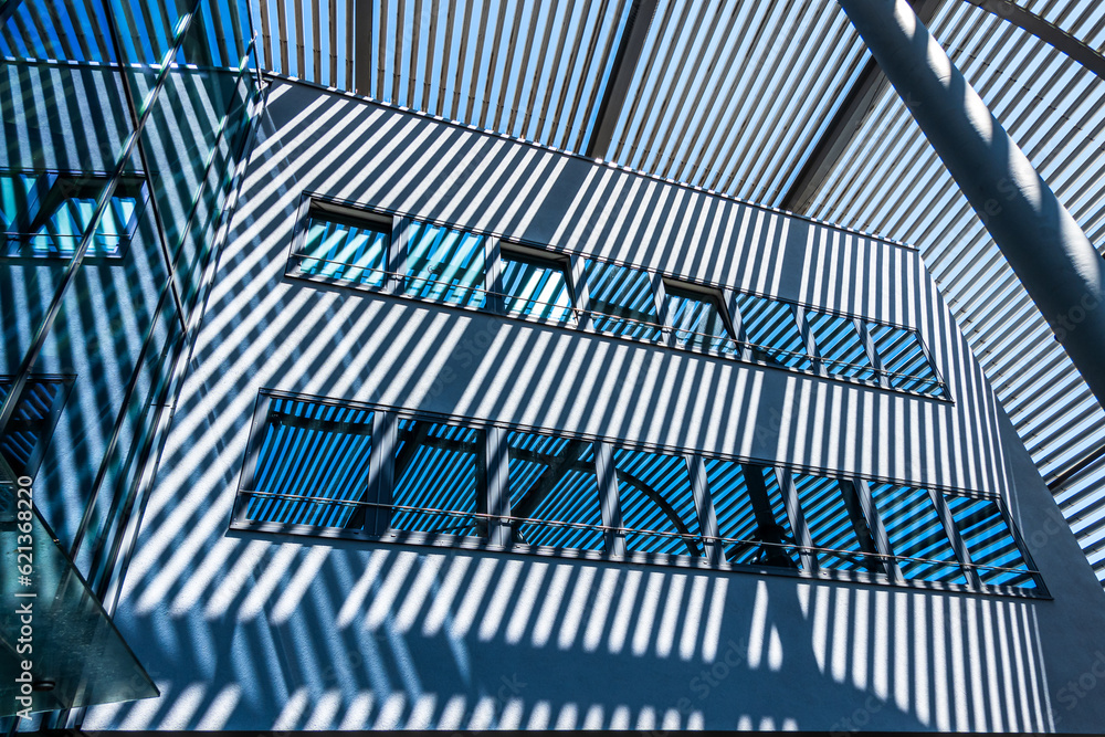 Obraz premium typical reflection at a modern office building