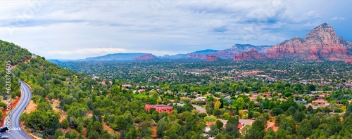 Obraz na plátně Sedona Splendor: Captivating Panorama of the Breathtaking Beauty of Sedona, Ariz