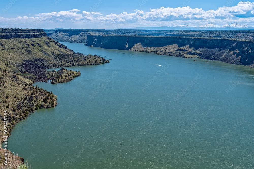 The Crooked River flows through the formations at the Cove Palis The Crooked River flows through the formations at the Cove Palis