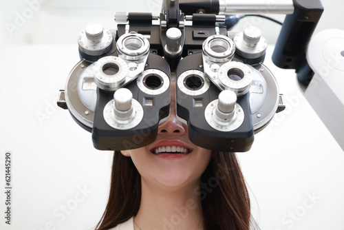 Tableau sur toile Vision Care Shop, Beautiful officer customer get eye check by Retinoscope