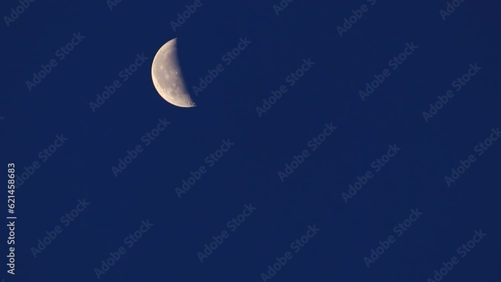 The moon and clouds move at night. The moon and clouds move at night.