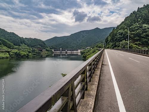 奈良県　初瀬ダムと国道 © 裕介 沼田