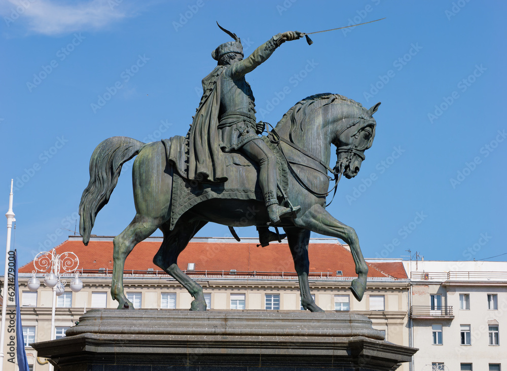 Obraz premium Statue of Ban Josip Jelacic placed in Ban Josip Jelacic Square with a sky in the background, Zagreb, Croatia 