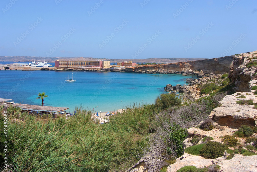 paradise bay la spiggia di sabbia fine a malta