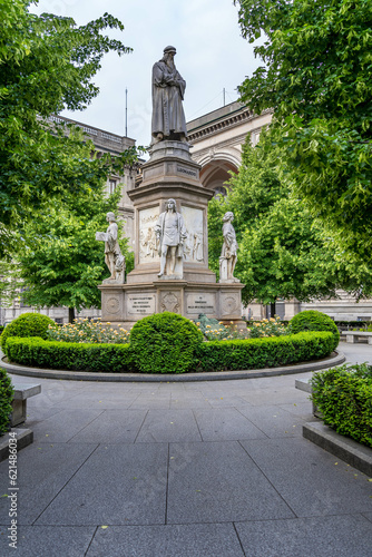 Obraz na płótnie Di Piazza della Scala w salonie